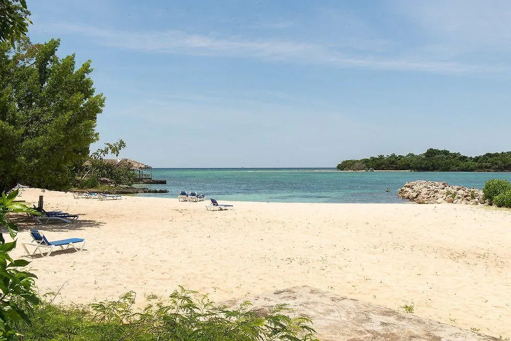 Sea Breeze Beach Studio - Negril